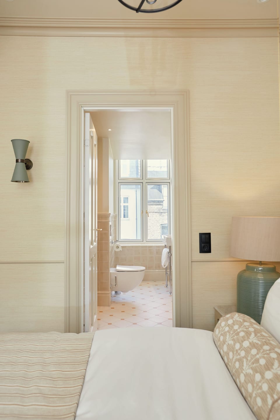 Superior Room | Premium bedding, down comforters, pillowtop beds, minibar