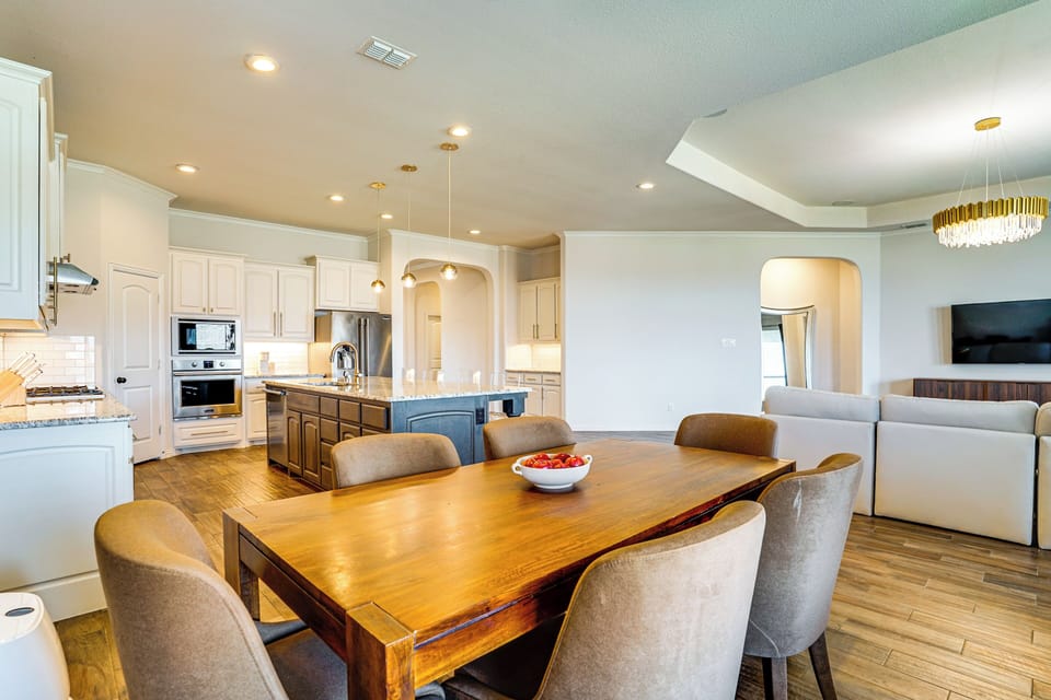 House (5 Bedrooms) | Interior