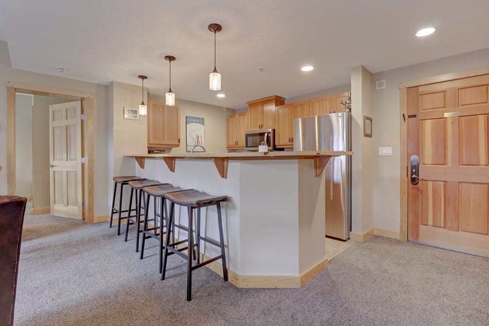 Condo, 3 Bedrooms | Private kitchen | Fridge, oven, coffee/tea maker, toaster