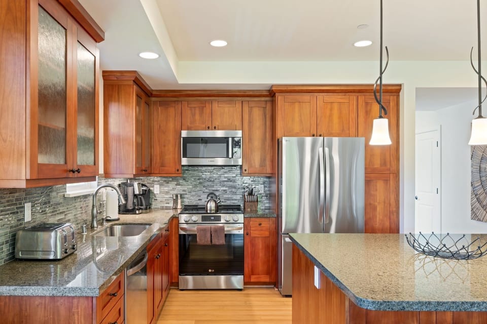 Condo, 3 Bedrooms | Private kitchen | Fridge, oven, coffee/tea maker, toaster
