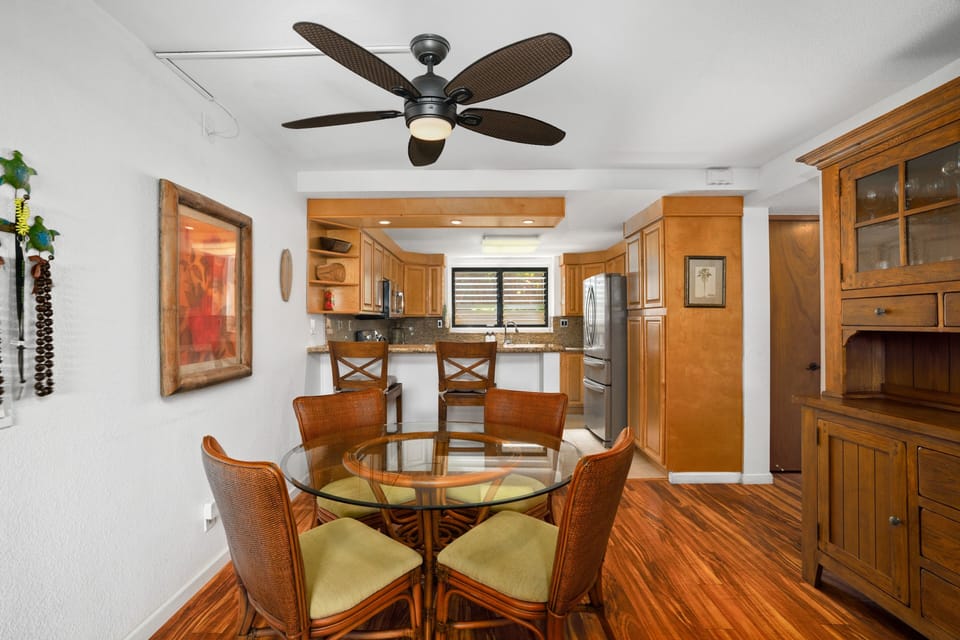 Condo, 2 Bedrooms | Dining