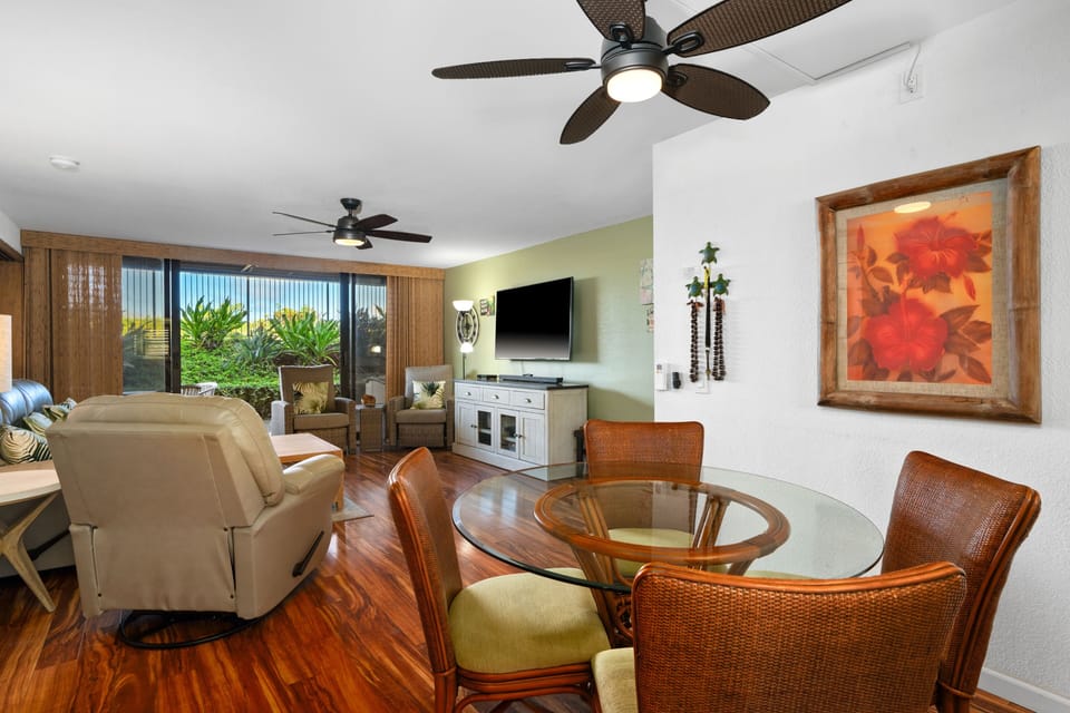Condo, 2 Bedrooms | Dining