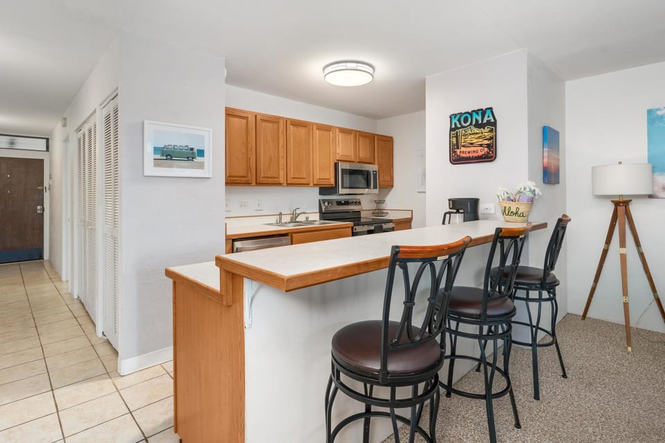 Condo, 1 Bedroom | Private kitchen | Fridge, oven, coffee/tea maker, toaster