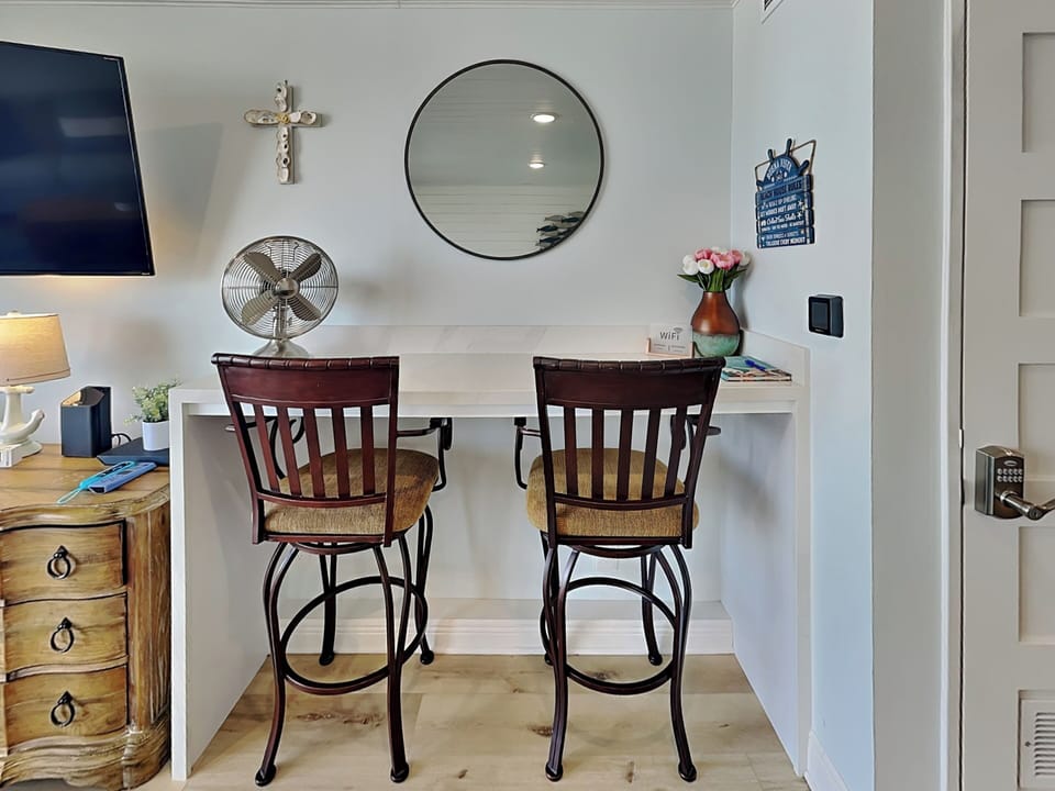 Condo (0 Bedroom) | Property amenity