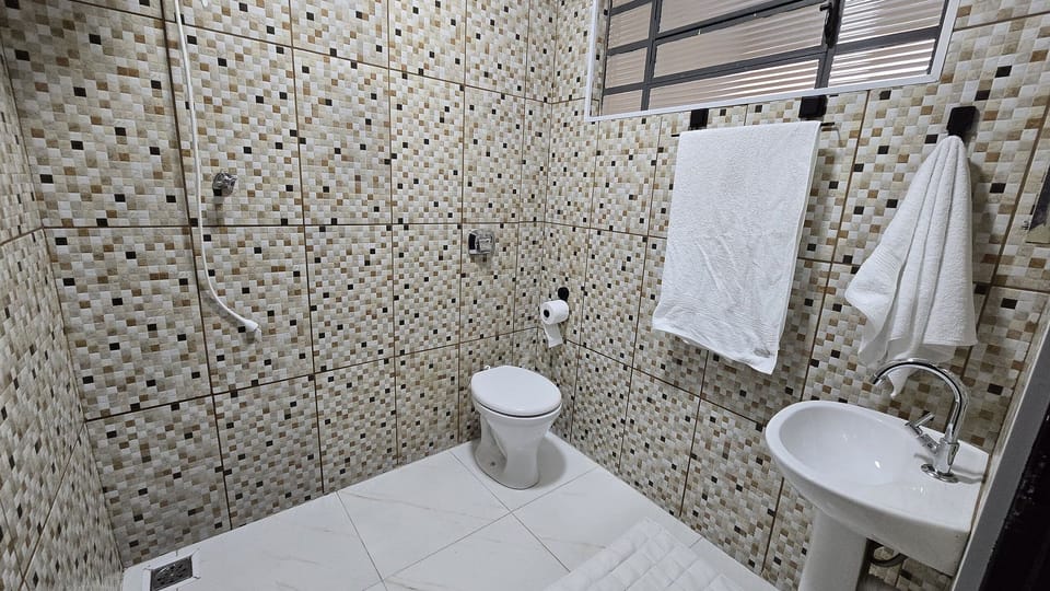 Basic Villa | Bathroom