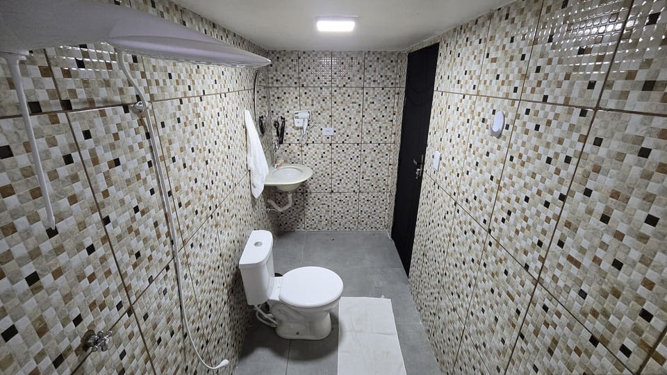 Basic Villa | Bathroom