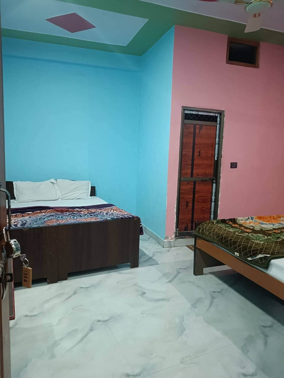 Classic Room | Desk, laptop workspace, free WiFi