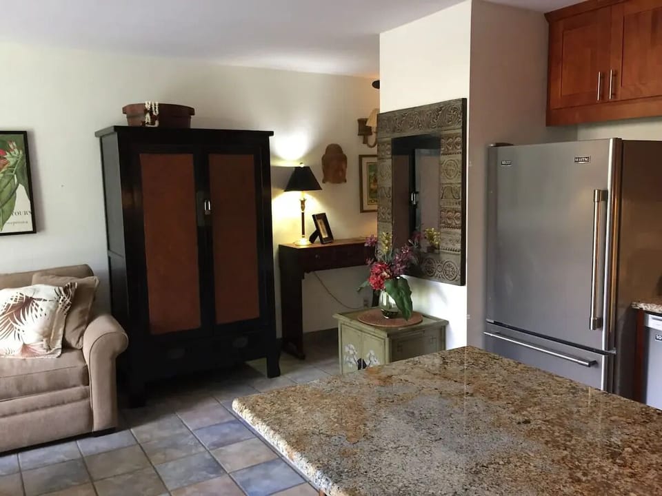 Deluxe Condo, 1 Bedroom, Non Smoking, Garden View | Iron/ironing board, WiFi, bed sheets