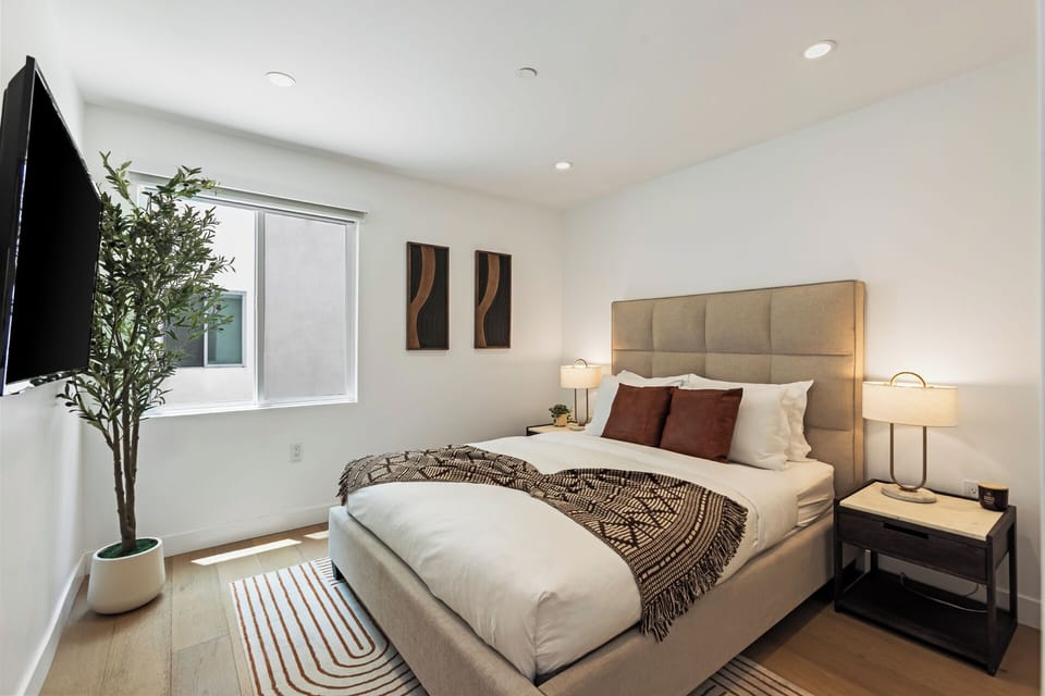 Family House, City View | Iron/ironing board, free WiFi