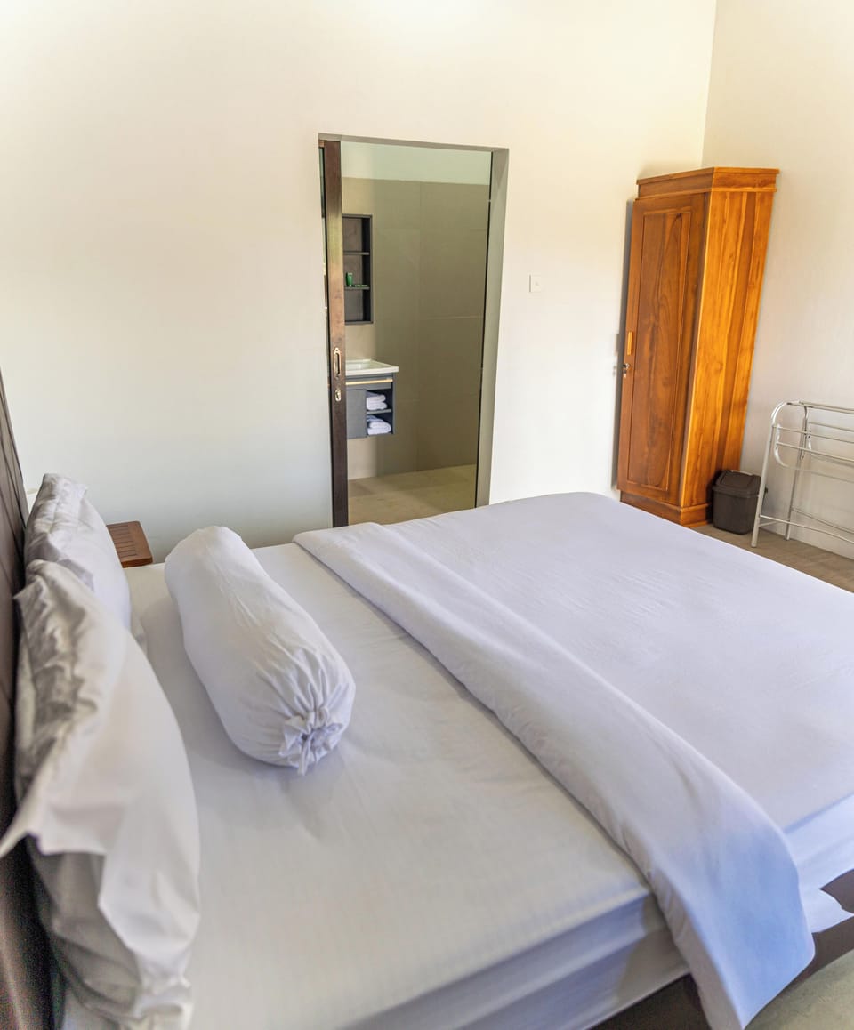 Deluxe Double Room, 1 Queen Bed, Pool View | Laptop workspace, WiFi (free)