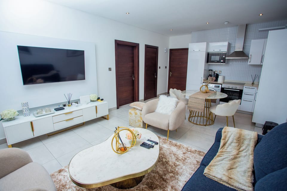 Luxury Apartment, 1 Bedroom, City View | Living area