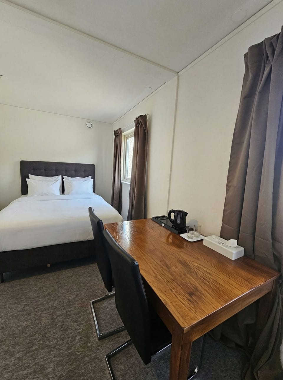 Laptop workspace, free WiFi, bed sheets