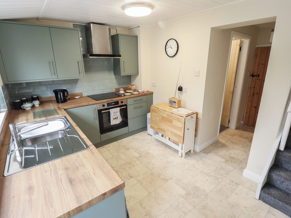 Fridge, microwave, dishwasher, toaster
