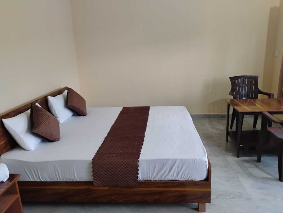 Deluxe Double Room, Mountain View | In-room safe, soundproofing, free WiFi