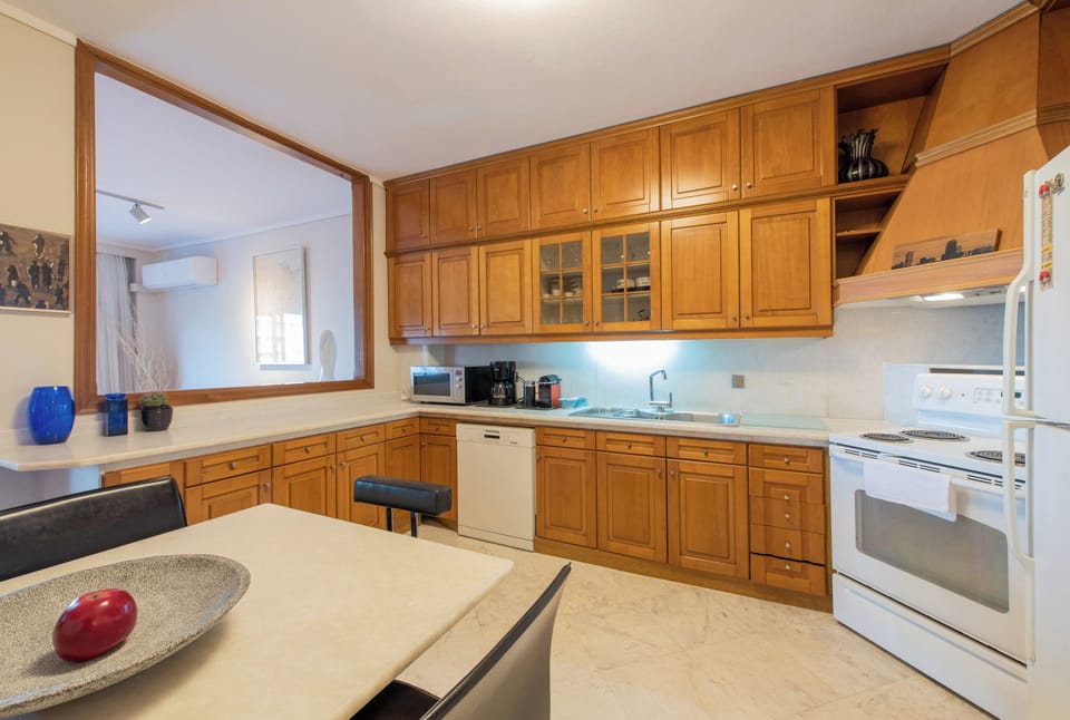 Apartment, 3 Bedrooms, Balcony, City View | Private kitchen | Coffee/tea maker, electric kettle