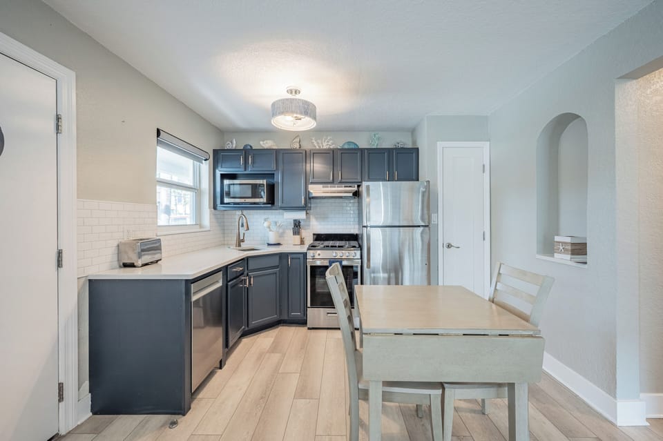 Fridge, oven, stovetop, cookware/dishes/utensils