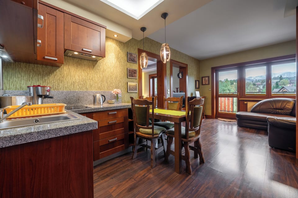 Apartment, Balcony, Mountain View | Private kitchenette | Electric kettle, toaster