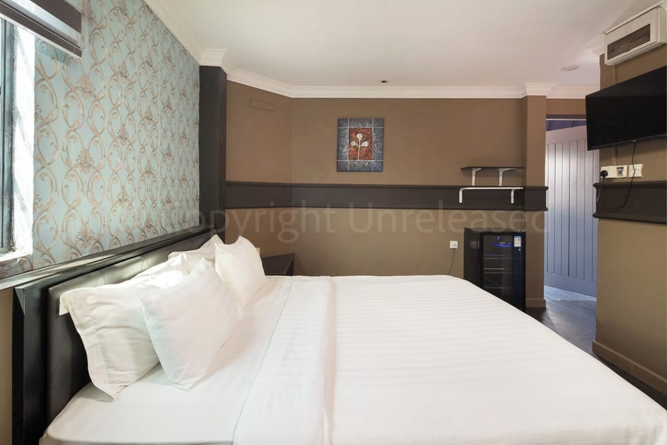 Premium Double Room, City View | Hypo-allergenic bedding available, desk, iron/ironing board (on request)