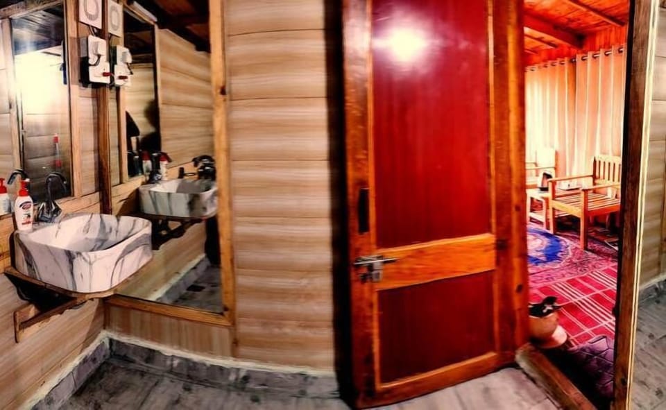 Classic Quadruple Room, Balcony | Bathroom | Shower, soap, shampoo, toilet paper