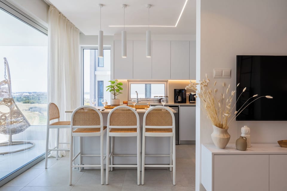 Apartment, Balcony, Lake View | In-room dining