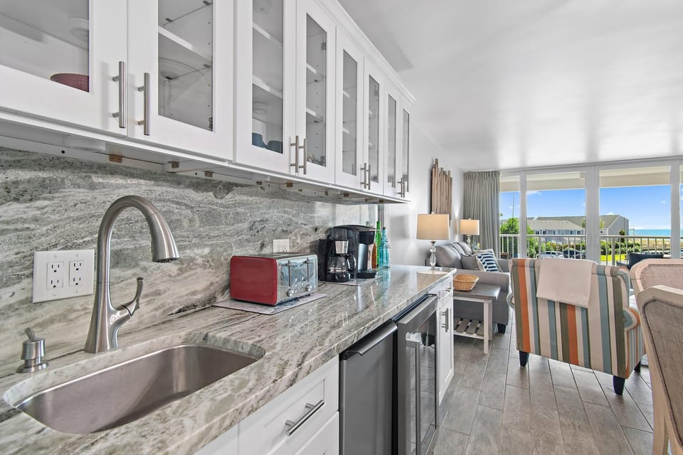 Condo, Multiple Beds (Shoreline Towers 3033) | Private kitchen