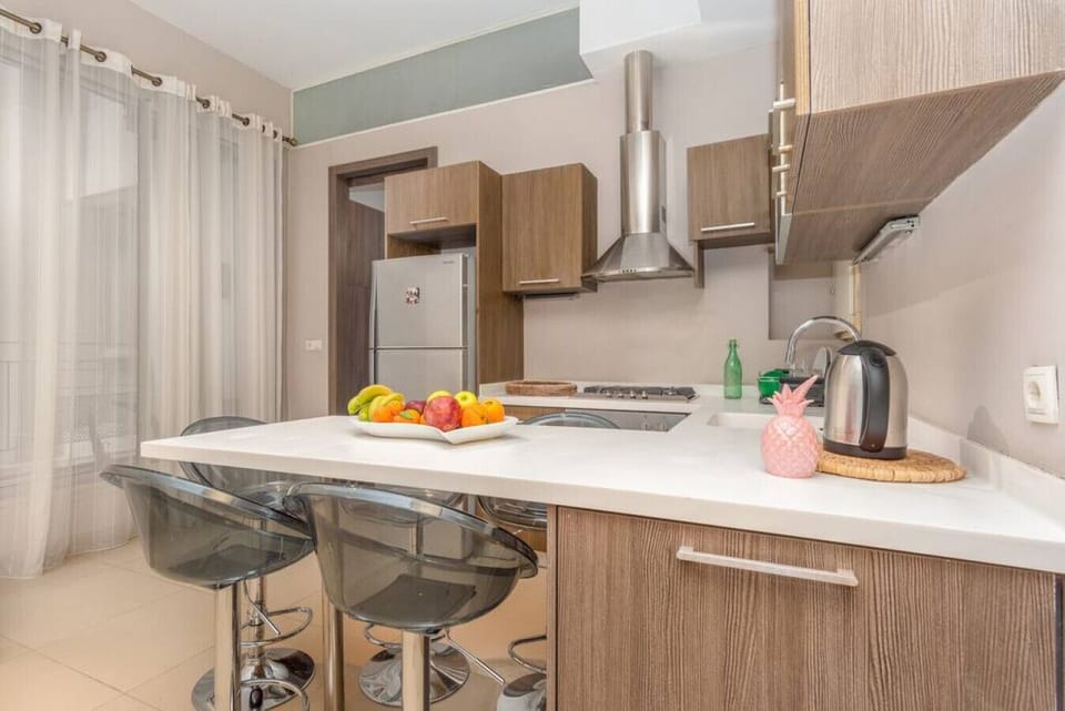 Apartment, 1 Double Bed, Kitchen, City View | In-room dining