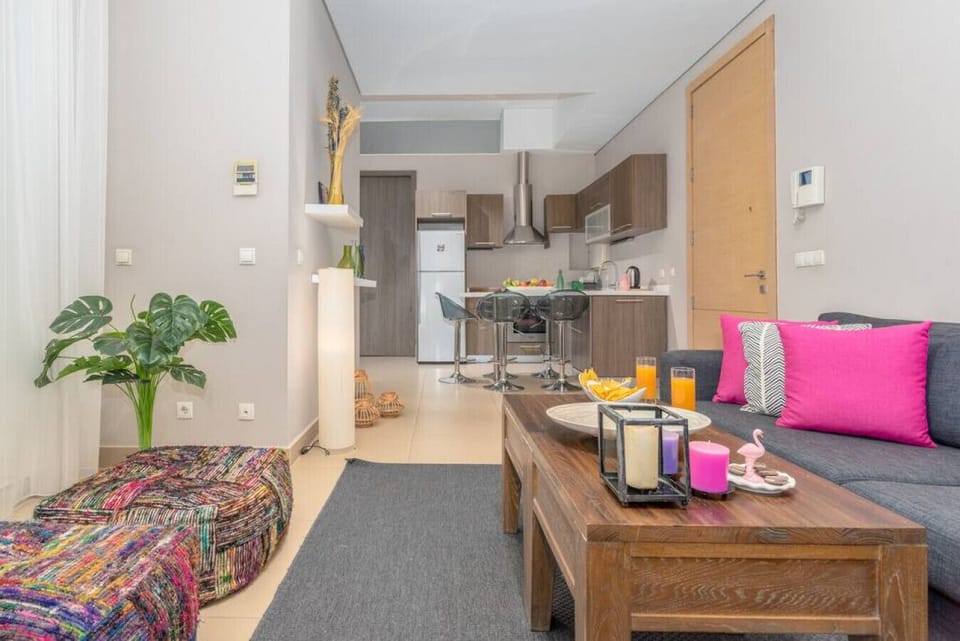 Apartment, 1 Double Bed, Kitchen, City View | Living room | 32-inch Smart TV with cable channels, streaming services