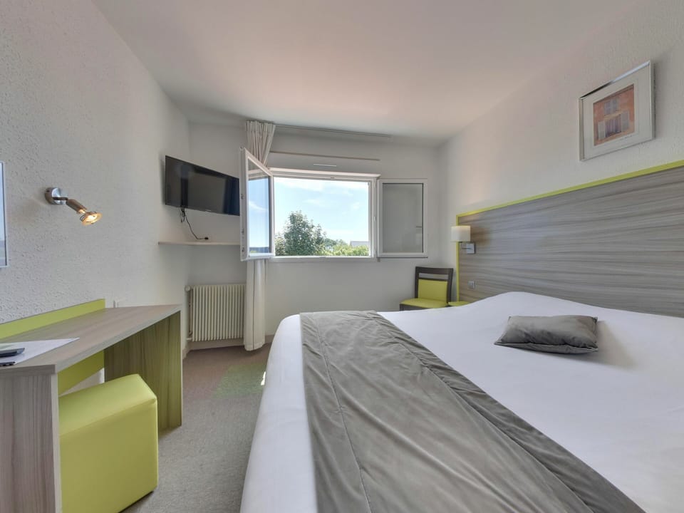 Standard Double Room | Desk, laptop workspace, soundproofing, free cribs/infant beds