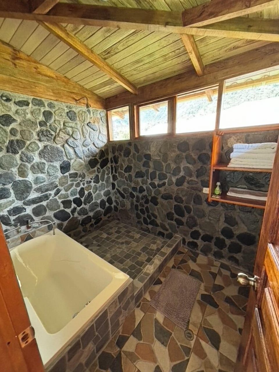 Deluxe Cabin, Mountain View | Bathroom | Towels, soap, shampoo, toilet paper