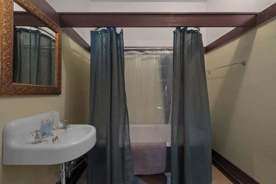 Traditional Apartment, Non Smoking, Garden View | Egyptian cotton sheets, premium bedding, individually decorated