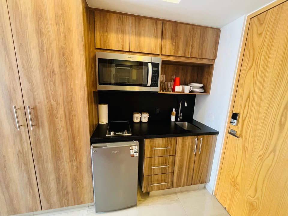 Comfort Studio, Balcony | Private kitchenette | Mini-fridge, microwave, stovetop, coffee/tea maker