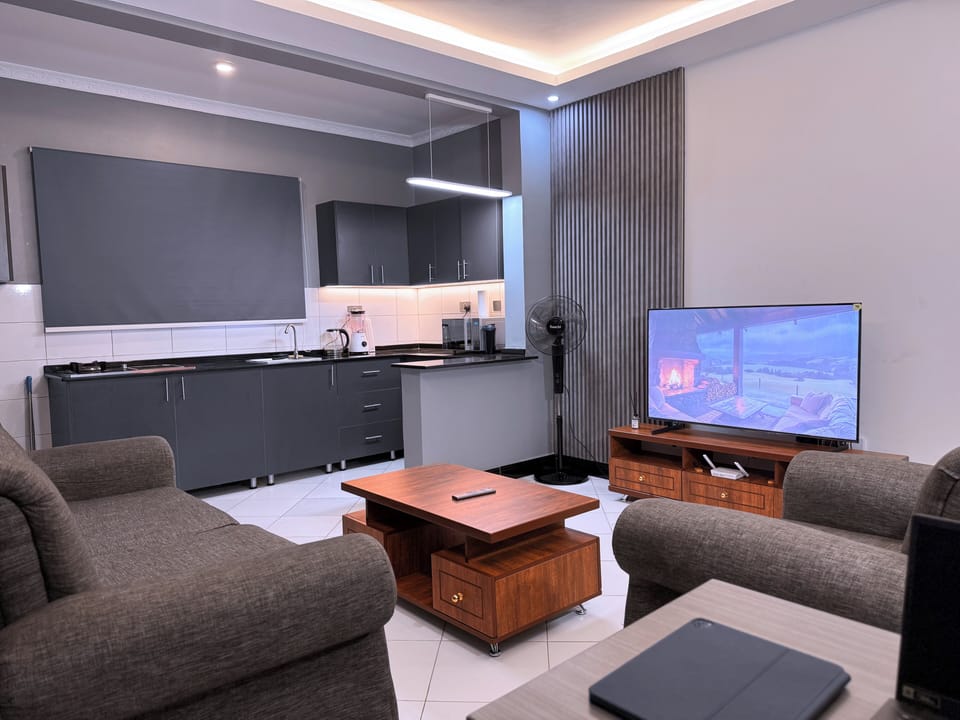 Comfort Apartment, Balcony, City View | Living area