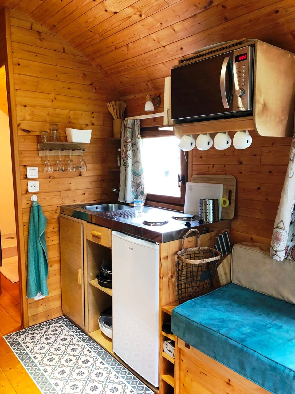 Junior Cottage, Patio, River View | Private kitchen