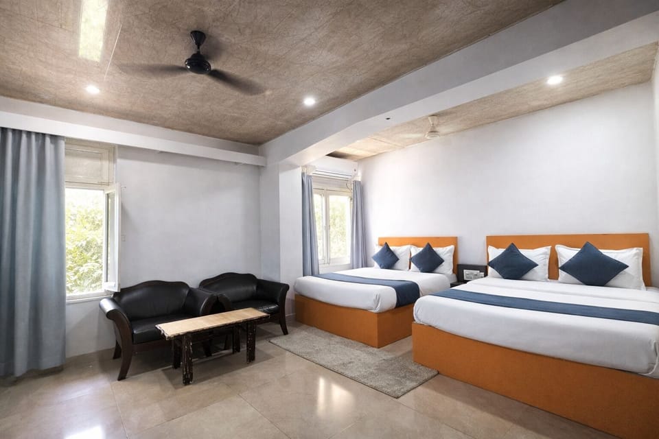 Family Quadruple Room | Desk, free WiFi, bed sheets