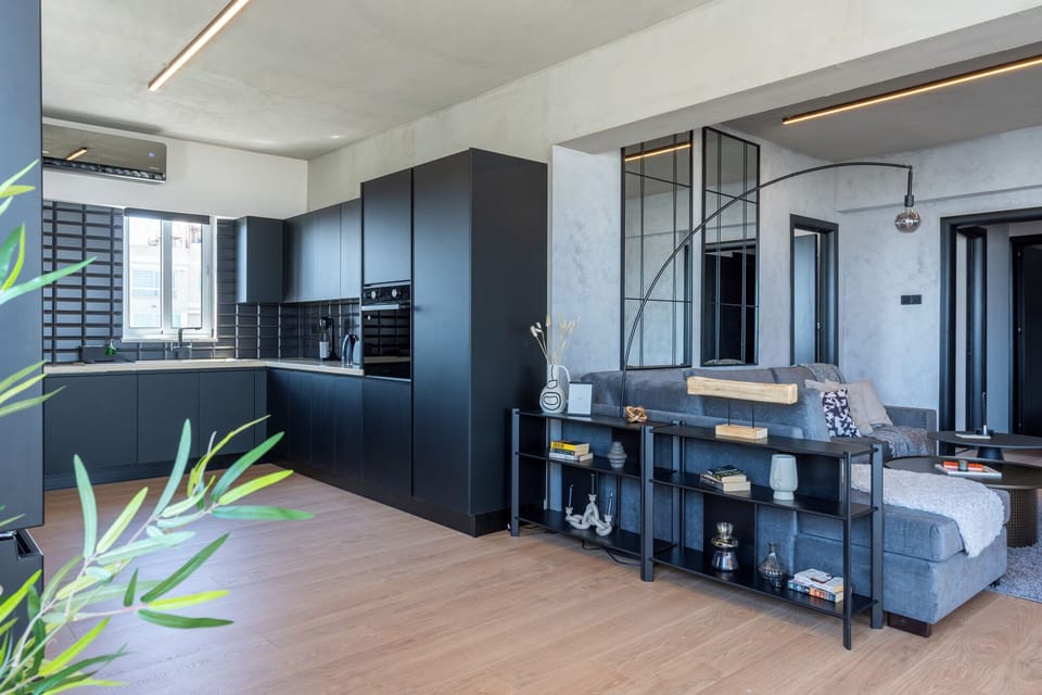 Apartment, 3 Bedrooms, Balcony, Sea View | Private kitchen | Fridge, microwave, oven, stovetop