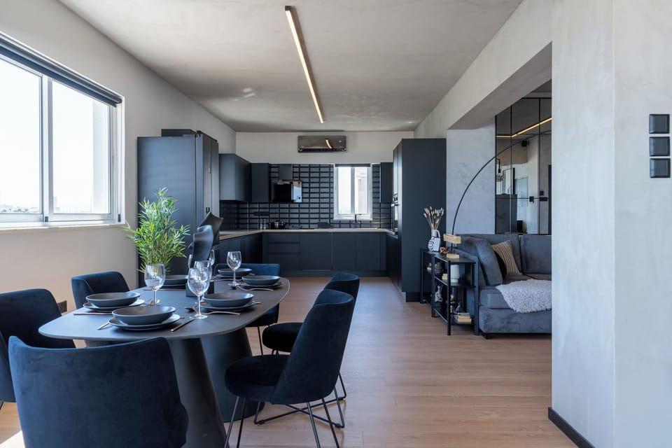 Apartment, 3 Bedrooms, Balcony, Sea View | In-room dining