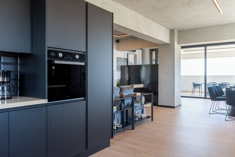 Apartment, 3 Bedrooms, Balcony, Sea View | Private kitchen | Fridge, microwave, oven, stovetop