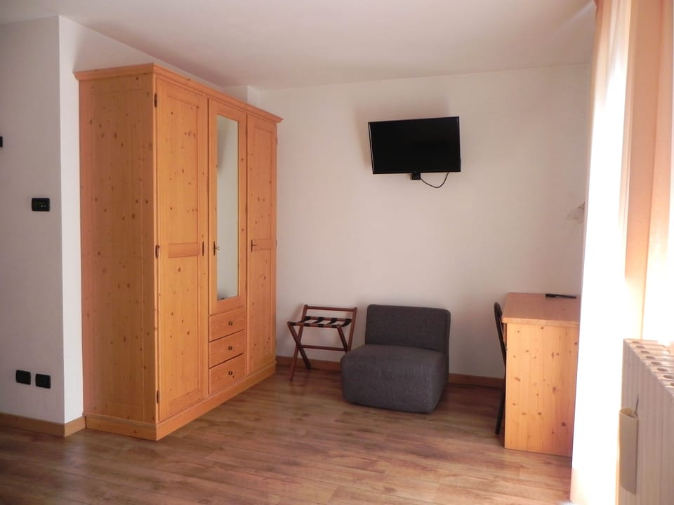 Deluxe Quadruple Room | Premium bedding, down comforters, in-room safe, soundproofing