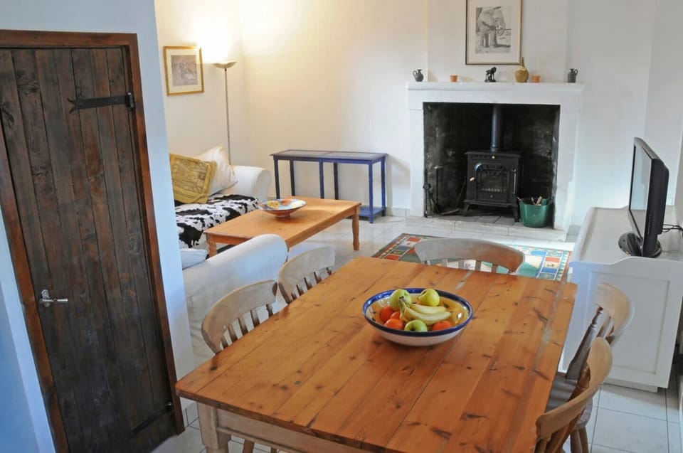 Classic Cottage, Garden View | Dining room
