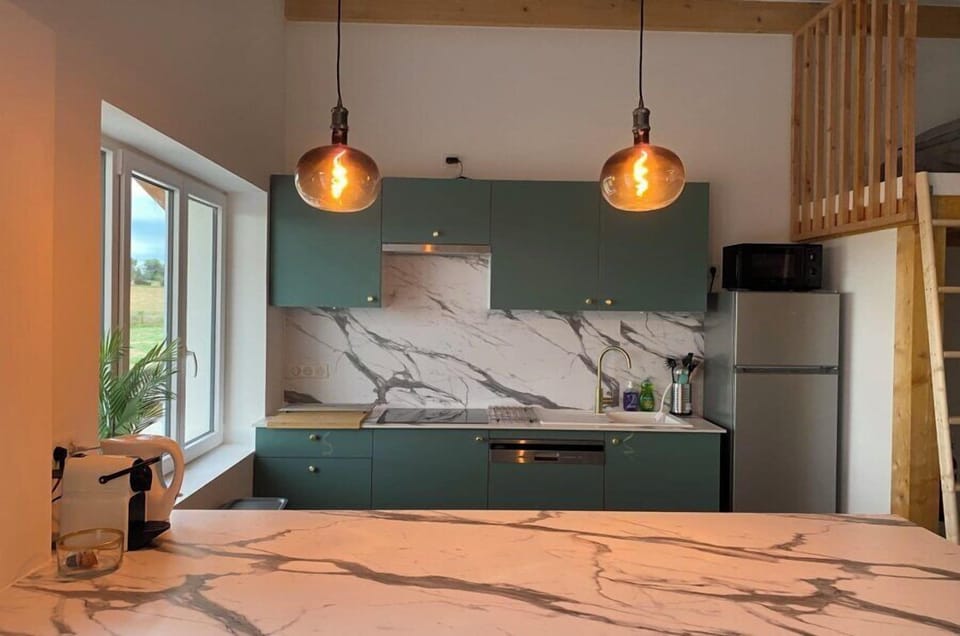 Standard Cottage | Desk, laptop workspace, free WiFi