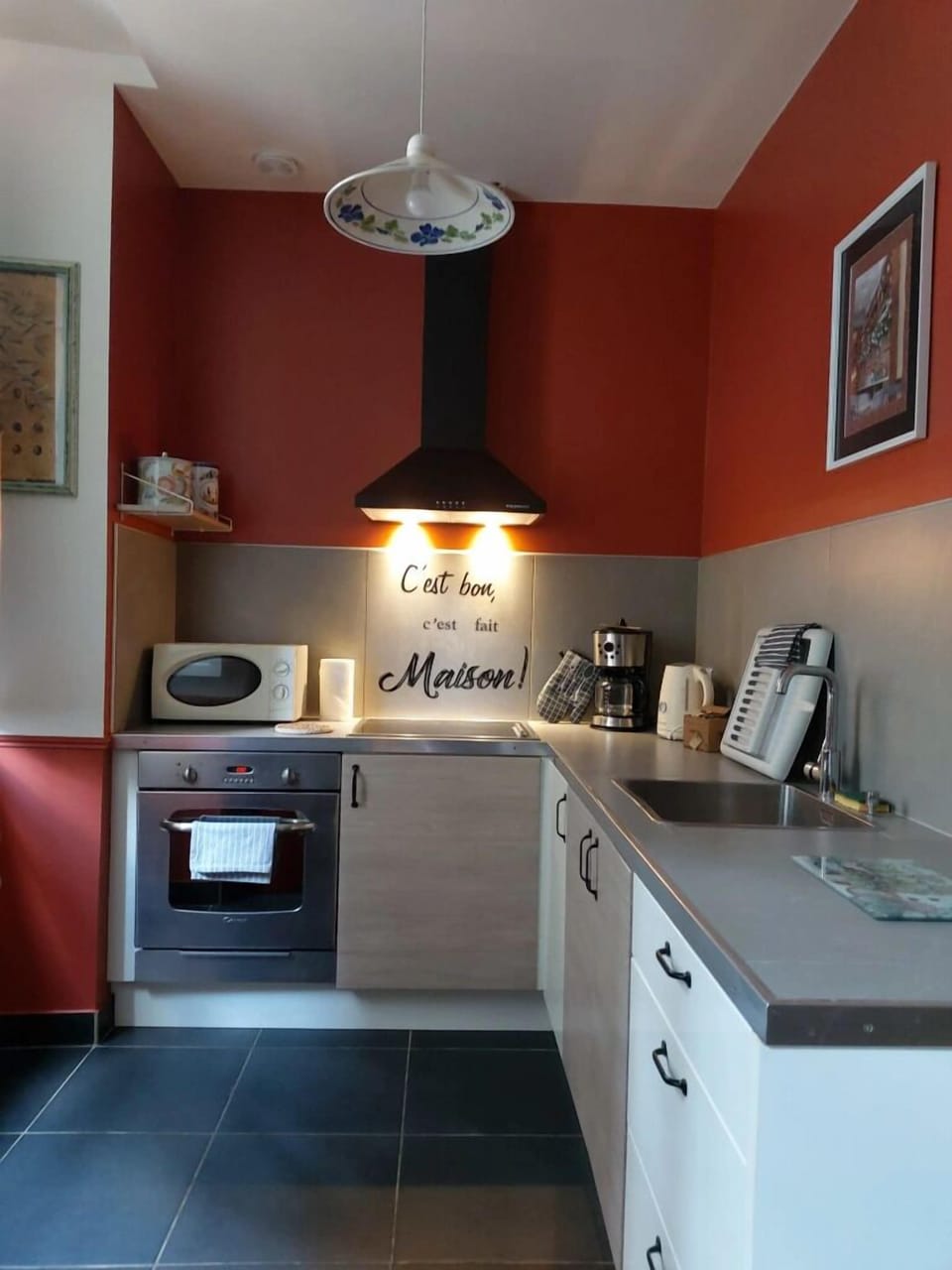 Classic Apartment, City View | Private kitchen