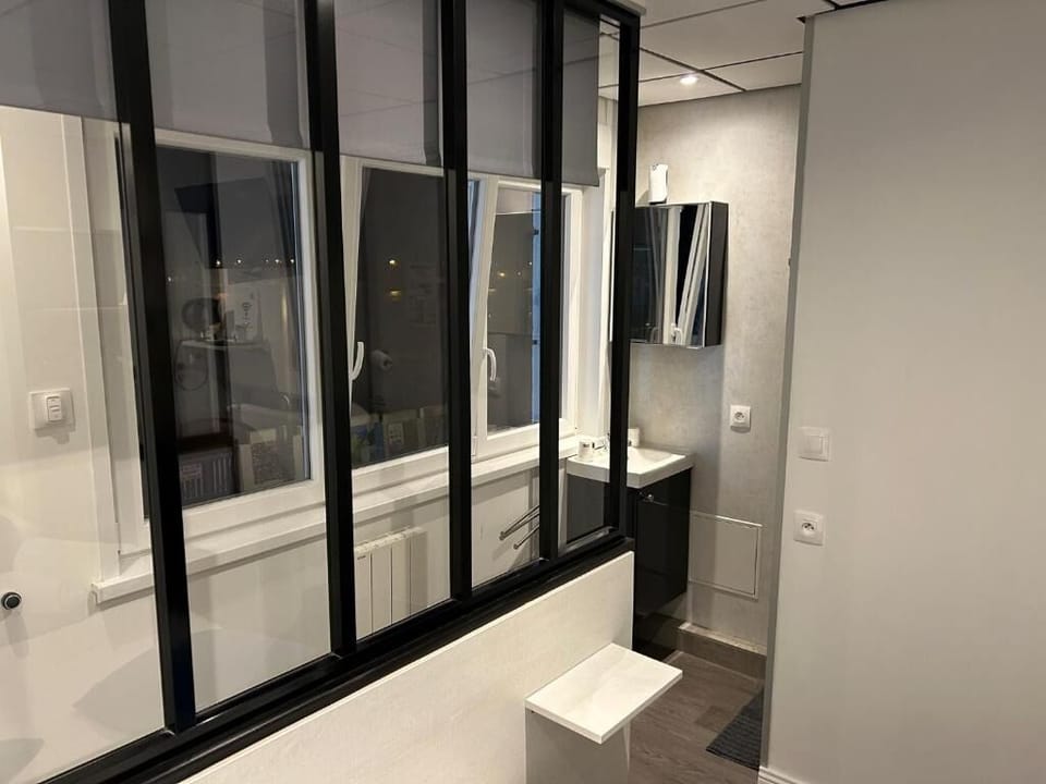 Classic Triple Room | Bathroom