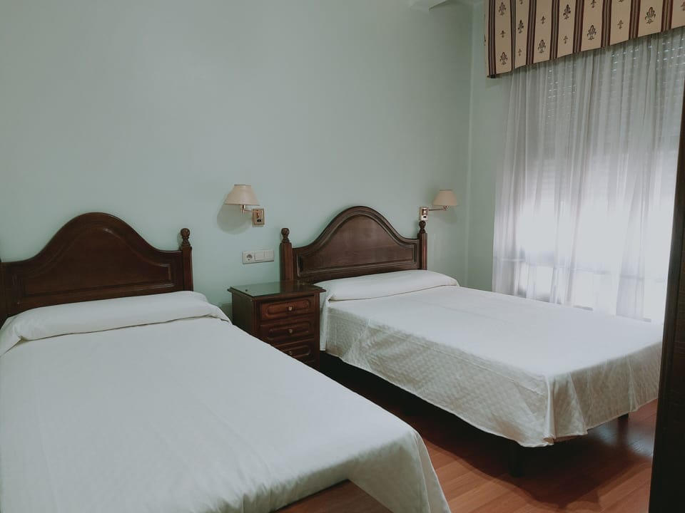 Comfort Twin Room | In-room safe, desk, free WiFi