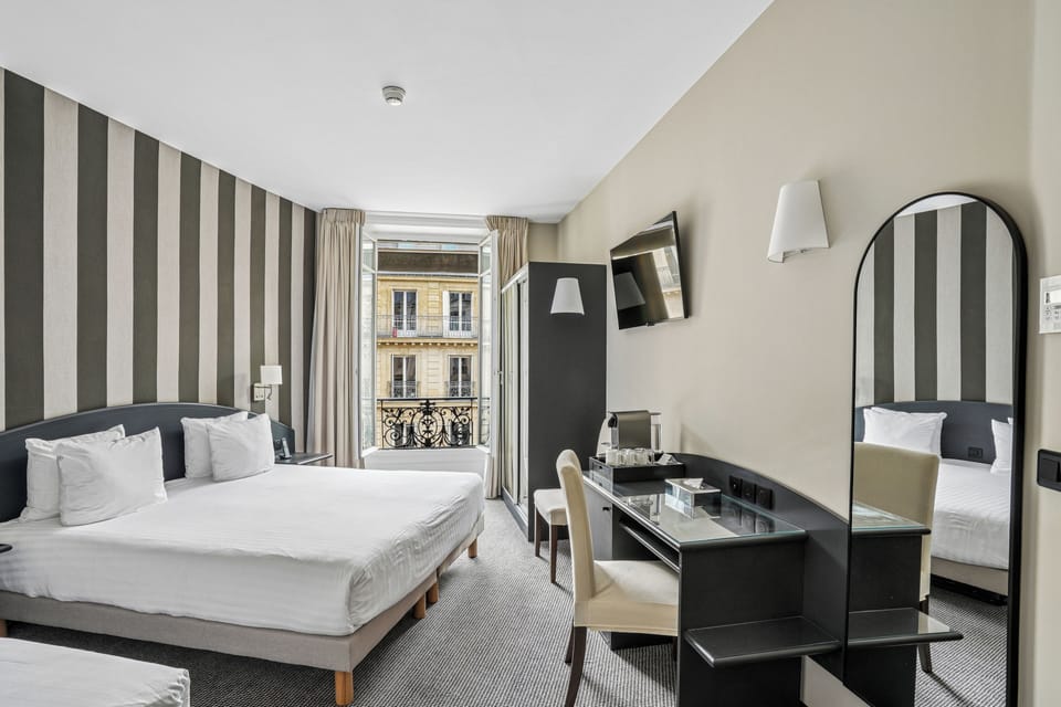Triple Room | Minibar, in-room safe, desk, laptop workspace