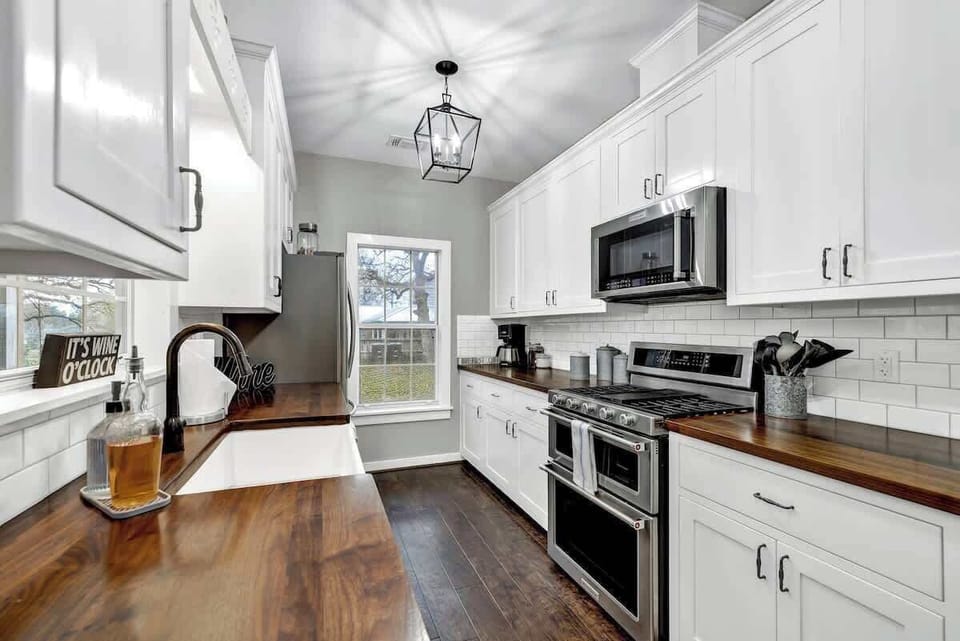 House, Multiple Beds, Patio, Garden View (1203 N Adams) | Private kitchen