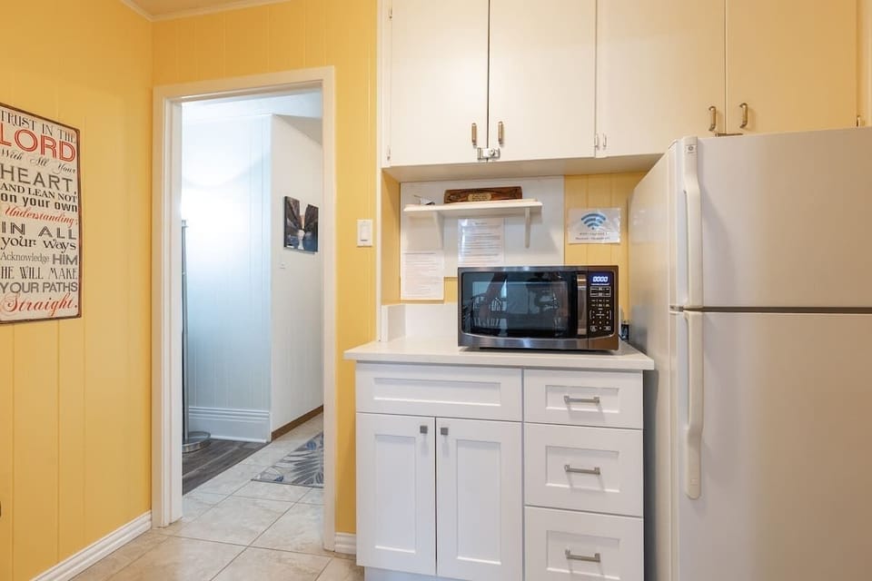 House, Multiple Beds, Patio (405 Watkins Point) | Interior
