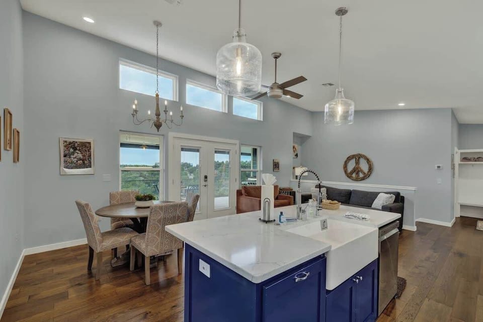 House, Multiple Beds, Hot Tub (336 Ridgeview Dr) | Interior
