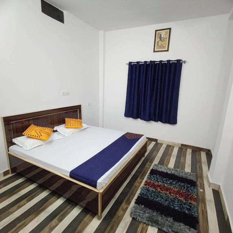 Deluxe Double Room, Air conditioning | Hypo-allergenic bedding, desk, soundproofing, free WiFi