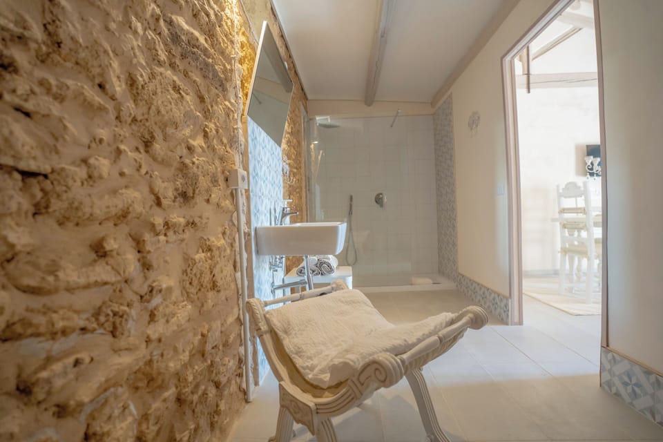 Comfort Double Room | Bathroom | Slippers, bidet