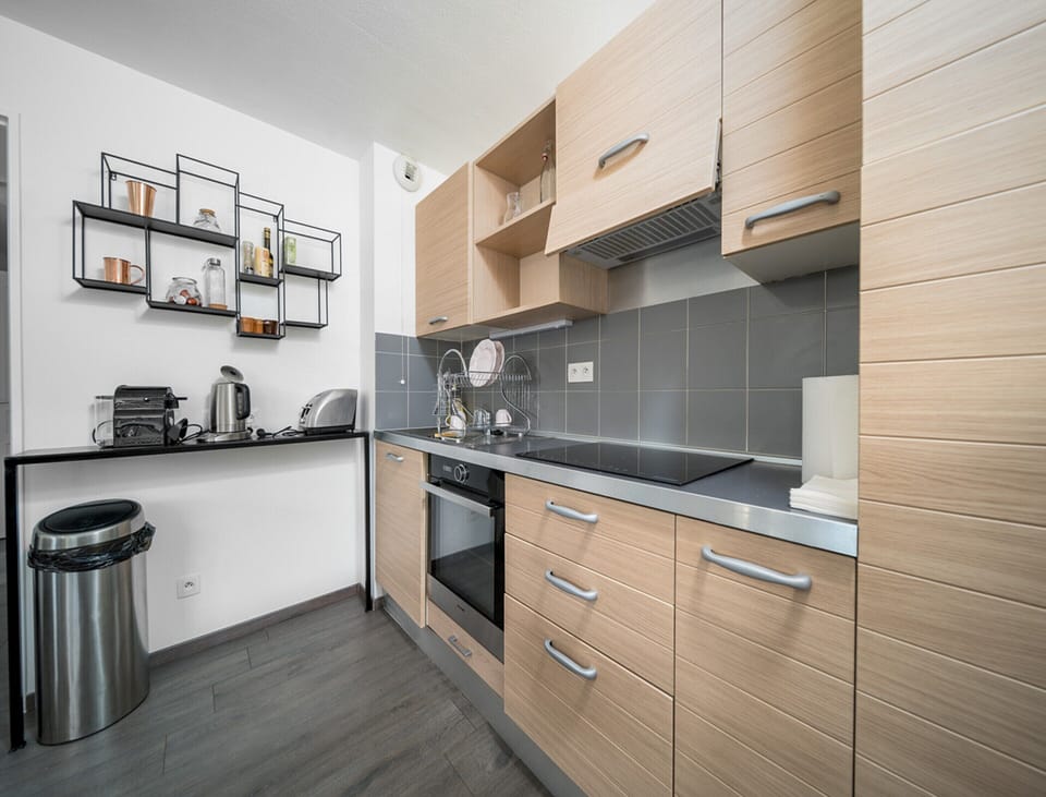 Apartment | Private kitchen | Coffee/tea maker, fridge, oven, electric kettle